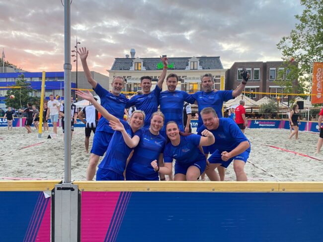 1657533614837 RWB Water beachvolleybal team
