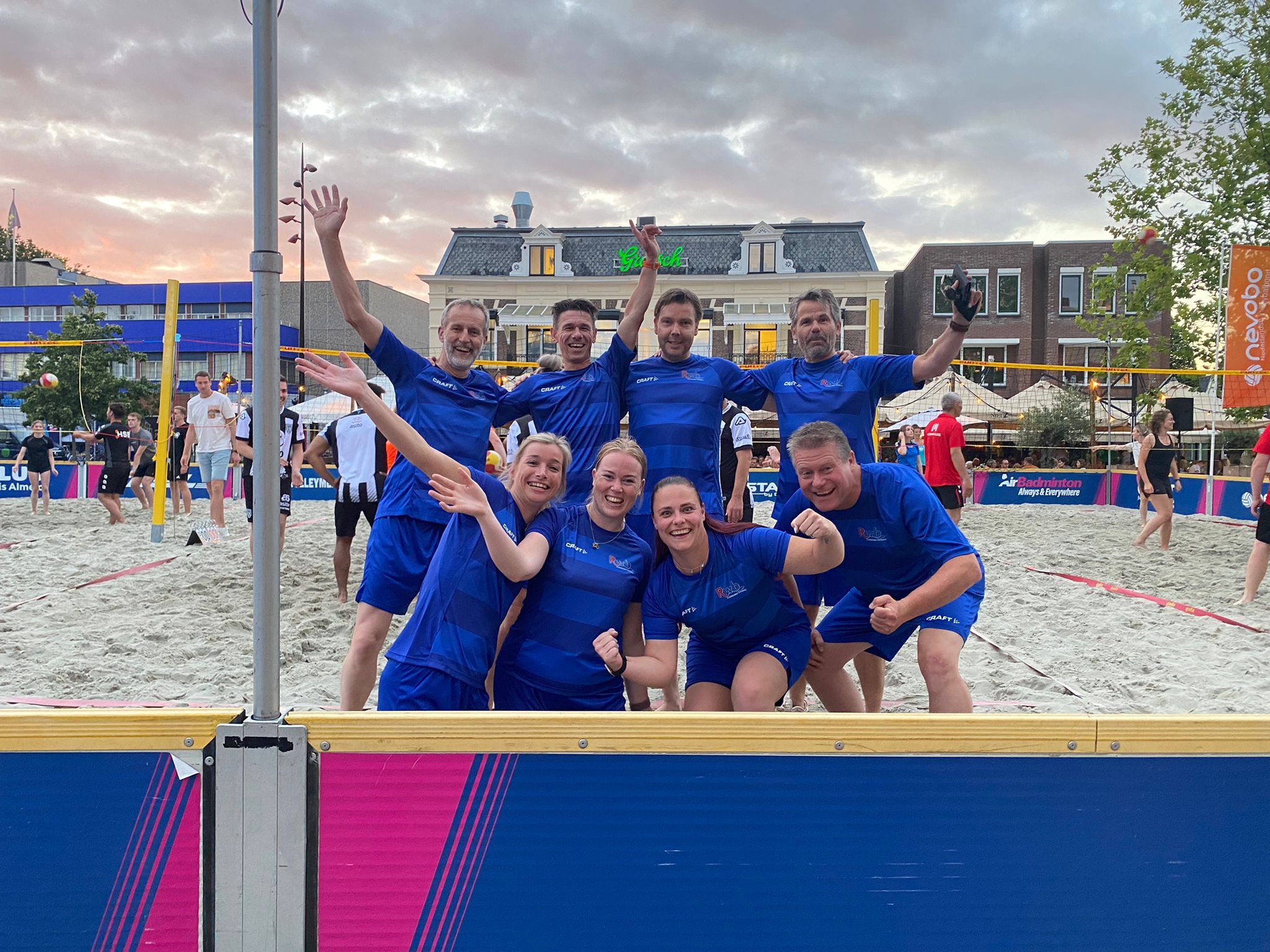 1657533614837 RWB Water beachvolleybal team
